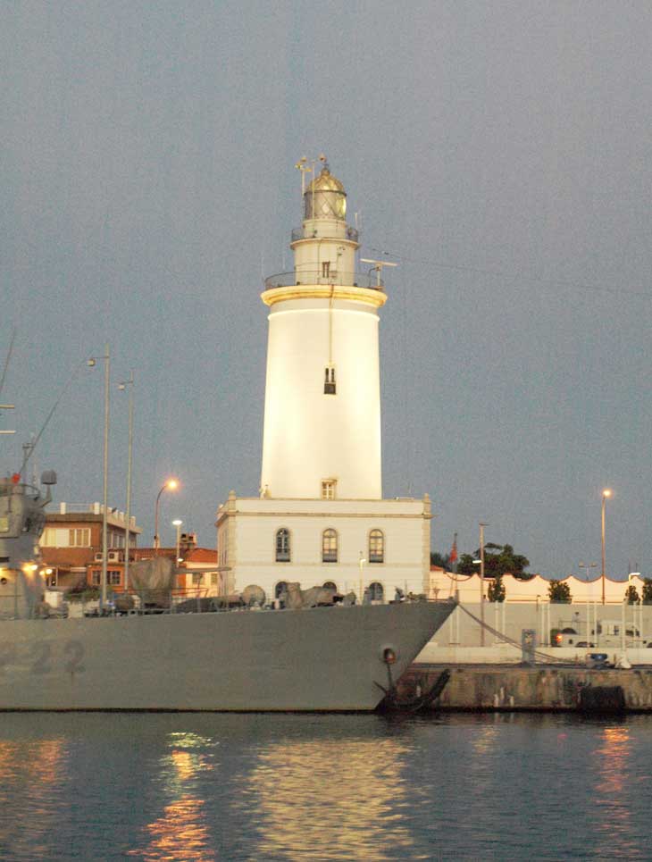 La Farola al atardecer