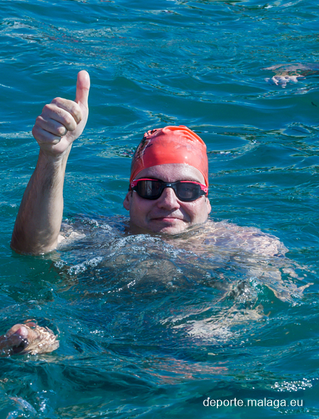 Papi en el agua preparado para la Travesía a nado