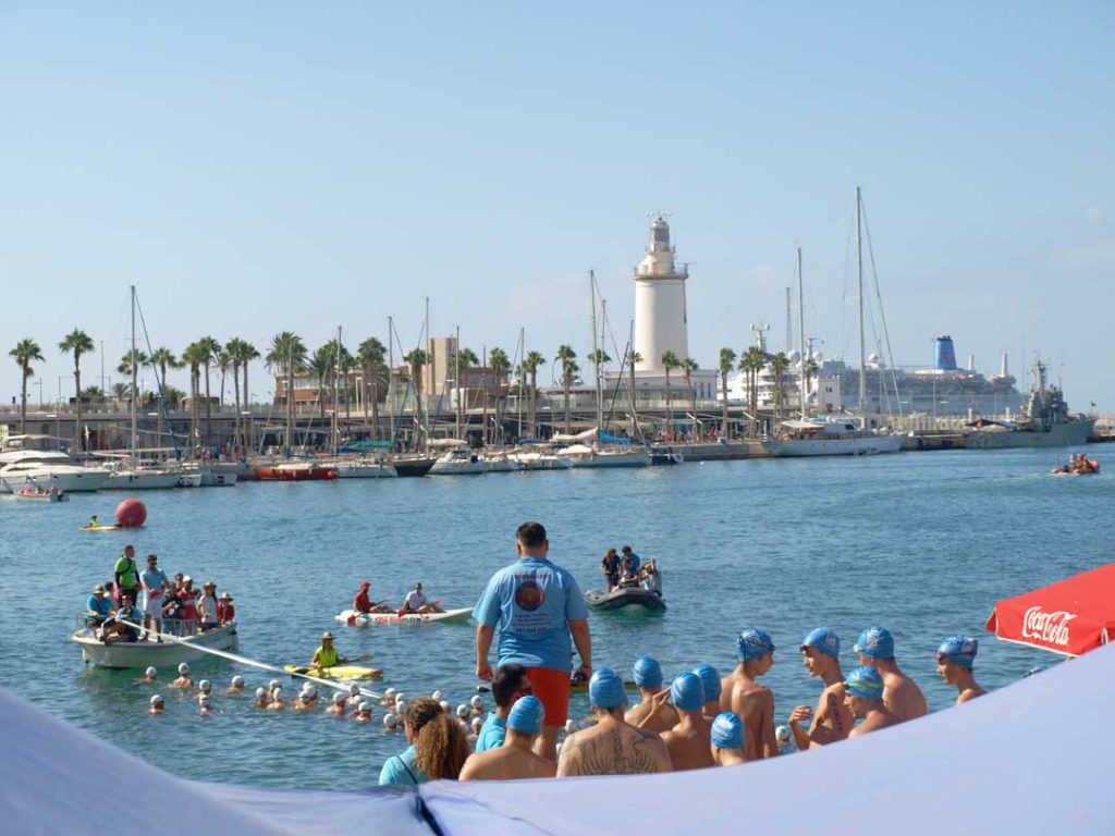 Preparados para nadar en Travesía del Puerto de Málaga